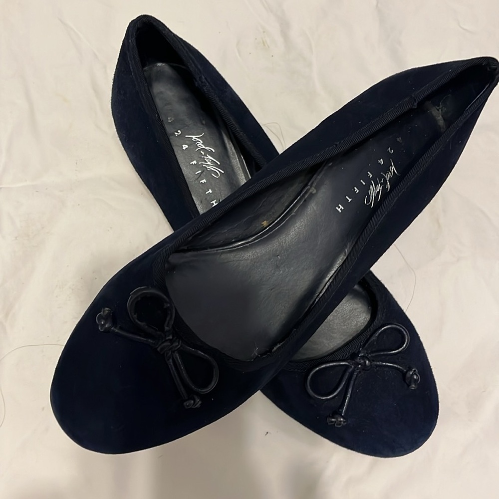 Elegant Navy Ballet pump .